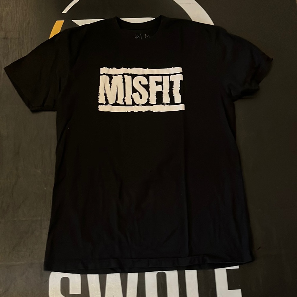 Misfit Athletics tee medium